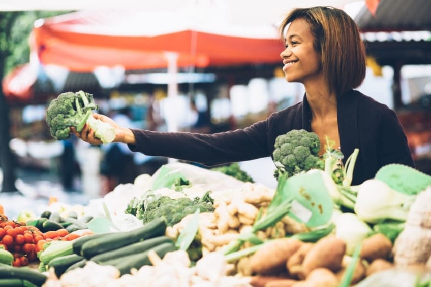 woman buying produce at a farmer's market